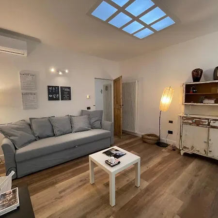 Estense 12 In Centro Citta Διαμέρισμα