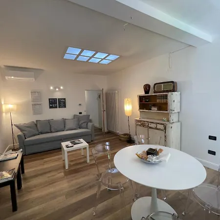 Estense 12 In Centro Citta Apartment