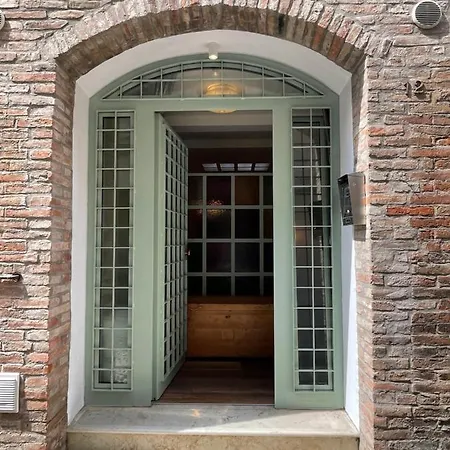 Estense 12 In Centro Citta *